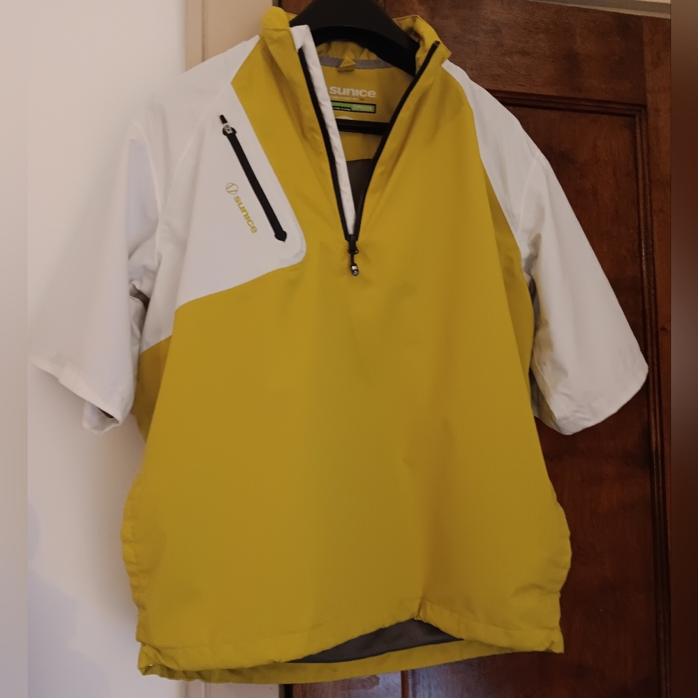 Sunice Typhoon Zephal 1/2 zip short sleeve Windbreaker small